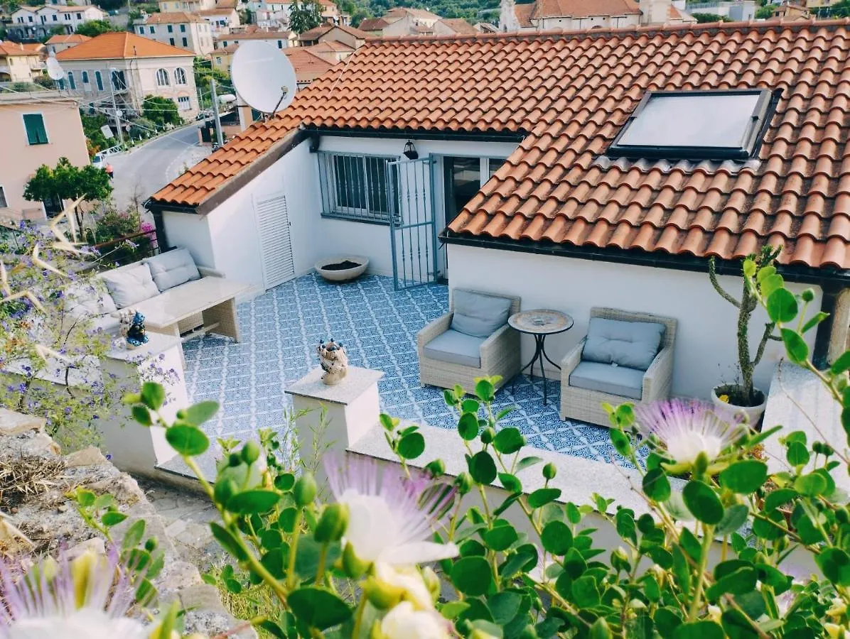 Appartement Mansarda Con Terrazza A Diano à Diano Castello
